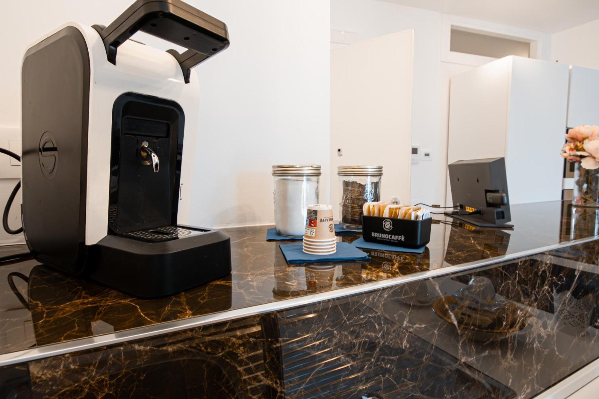דירות Frizzcafe Loft In פולינאנו א מארה מראה חיצוני תמונה